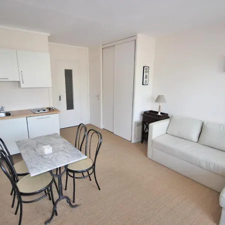 Centre-ville : Plages Et Commerces A Pied, Balcon, Parking Gratuit - Fr-1-550-7 Daire